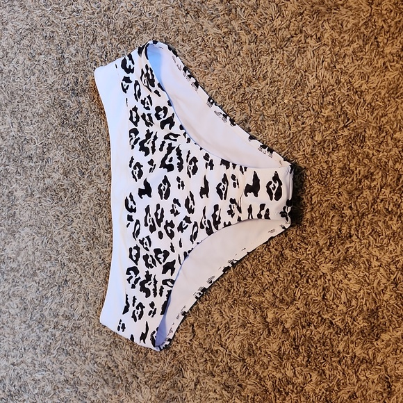 Beachsissi 2 piece leopard bathing suit - Picture 8 of 11